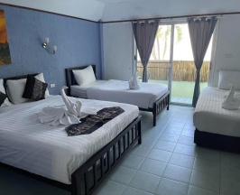 Трёхместный номер Standard с балконом в Samui Green Hotel