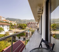 Номер первой категории  "Улучшенный люкс с балконом" в Mari