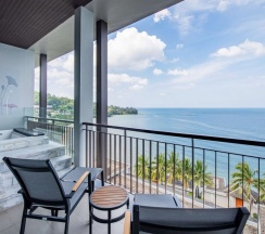 Двухместный люкс Grand с видом на море двуспальная кровать в Cape Sienna Gourmet Hotel & Villas