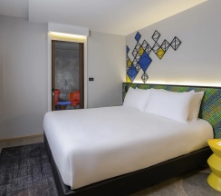 Двухместный номер Premium с балконом двуспальная кровать в ibis Styles Bangkok Silom