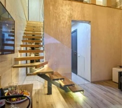 Двухуровневый люкс в Wood House