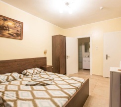 Двухместный номер Large двуспальная кровать в Laguardia Hotel