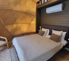 Коричневая сфера в Loko Glamp