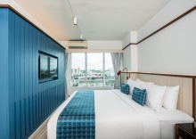 Люкс с балконом в Hotel Amber Sukhumvit 85