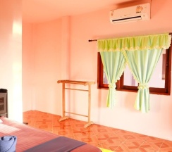 Двухместное бунгало Standard с видом на море двуспальная кровать в J.B.Hut Bungalows