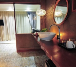 Двухместный номер Deluxe с видом на море двуспальная кровать в Palm Resort Krabi
