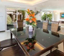 Вилла с 4 комнатами с балконом в Tropicana Pool Villa