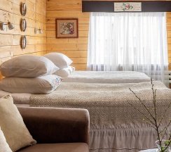 Коттедж стандарт с 2 односпальными и 1 двуспальной кроватью в Olafa Home