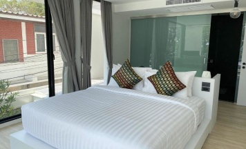 Двухместный номер Standard с видом на море двуспальная кровать в Nirundorn Resort