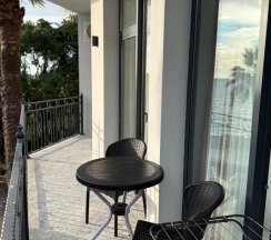 Двухместный люкс с балконом и с красивым видом из окна двуспальная кровать в Лучезарный