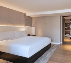 Двухместный люкс с террасой двуспальная кровать в DoubleTree by Hilton Bangkok Ploenchit