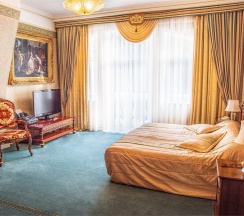 Двухкомнатный люкс с балконом и видом на море в Grand Palace