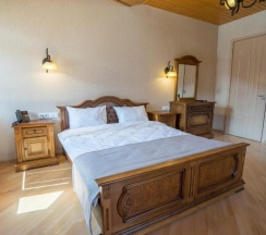 Двухместный номер Standard с видом на город двуспальная кровать в Imperial House Hotel