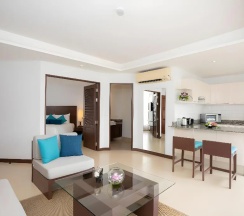 Двухместный люкс c 1 комнатой с балконом двуспальная кровать в Dewa Phuket Resort & Villas