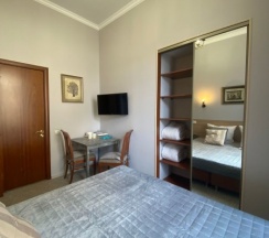 Гостевая комната с гостиной. в На Невском