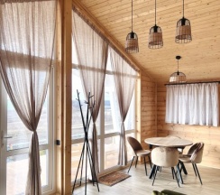 Лодж с двумя спальнями и террасой в Соты&Варенье