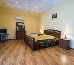 Апартаменты трехкомнатные с двумя спальнями, гостиной. в Княжна Мери