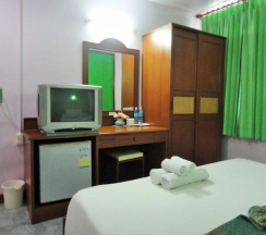 Трёхместный семейный номер Standard односпальная кровать в Thepparat Lodge Krabi