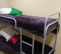 Кровать в 8-местном общем номере в Арт-Хостел