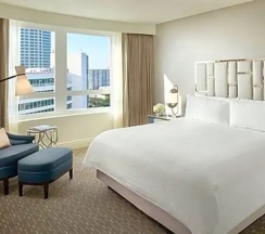 Полулюкс с балконом и oceanfront в Fontainebleau Miami Beach
