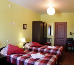 Семейный номер Эконом класса для 3-х человек с общей ванной комнатой в Мансарда