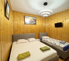 Трёхместный номер Deluxe с балконом и с красивым видом из окна в Южный