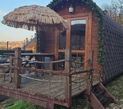 Двухместное бунгало с красивым видом из окна двуспальная кровать в Бунгало у реки