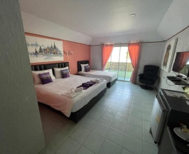 Трёхместный номер Standard с балконом в Samui Green Hotel