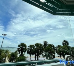 Трёхместный люкс Executive с видом на море в The Beach Front Resort Pattaya  - SHA Plus