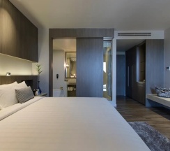 Двухместный номер Ocean Premier двуспальная кровать в Hotel Ikon Phuket