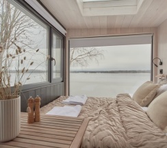 Studio с кроватью "queen size" на двоих (панорамное окно) в 4 стихии