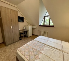 Комната стандарт с 2 односпальными кроватями №6 (мансарда) в Поталь