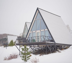 Шале с террасой и видом на горы в Алтай Пэлас