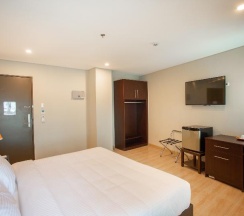Двухместный номер Standard двуспальная кровать в Capital O 461 Asrodel Hotel