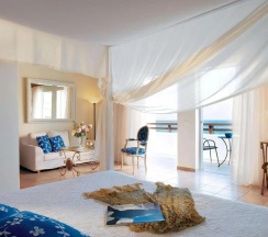 Люкс-бунгало семейный Marin Bay First Row с частичным видом на море в Grecotel Marine Palace & Aqua Park