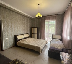 Трёхместный номер Deluxe с балконом и с красивым видом из окна в Stone house