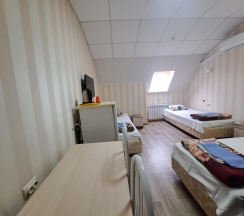 Номер улучшенный с 3 односпальными кроватями (мансарда) в Акварель