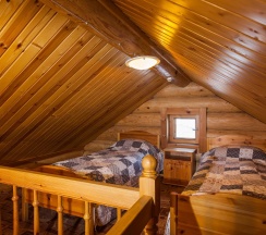 Коттедж стандарт с 2 односпальными и 1 двуспальной кроватью в На ладони