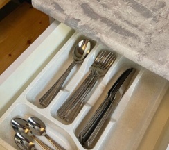 Двухместный коттедж с красивым видом из окна двуспальная кровать в Elki Domiki