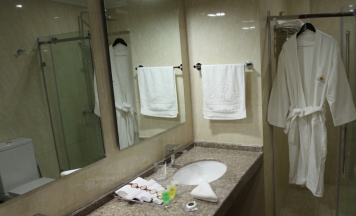 Двухместный люкс Business с балконом двуспальная кровать в Park Hotel Bishkek