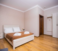 Стандарт 5-местный с двуспальной и односпальной кроватями и балконом в Джульетта