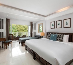 Четырёхместный люкс семейный с 2 комнатами в Thavorn Palm Beach Resort Phuket