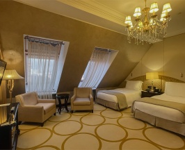 Mансардный номер Twin в The St. Regis Moscow Nikolskaya