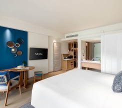 Двухместный номер с балконом и oceanfront двуспальная кровать в Отель SAii Laguna Phuket