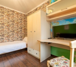 Есенина 5 в HomeHotel