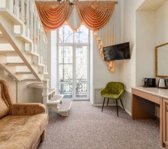 Стандарт с двуспальной кроватью и балконом в Orfei Hotel