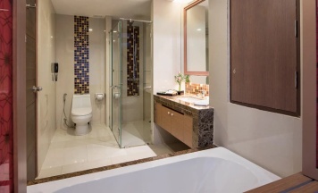 Четырёхместный Угловой люкс Luxury Main Tower в The Berkeley Hotel Pratunam