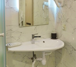 Улучшенный номер с большой круглой кроватью в Скайвью сити