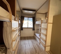 Кровать в общем номере в Terminal 58 hostel at town