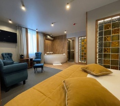 Семейный двухкомнатный номер с джакузи и сауной в Loft Boutique Hotel